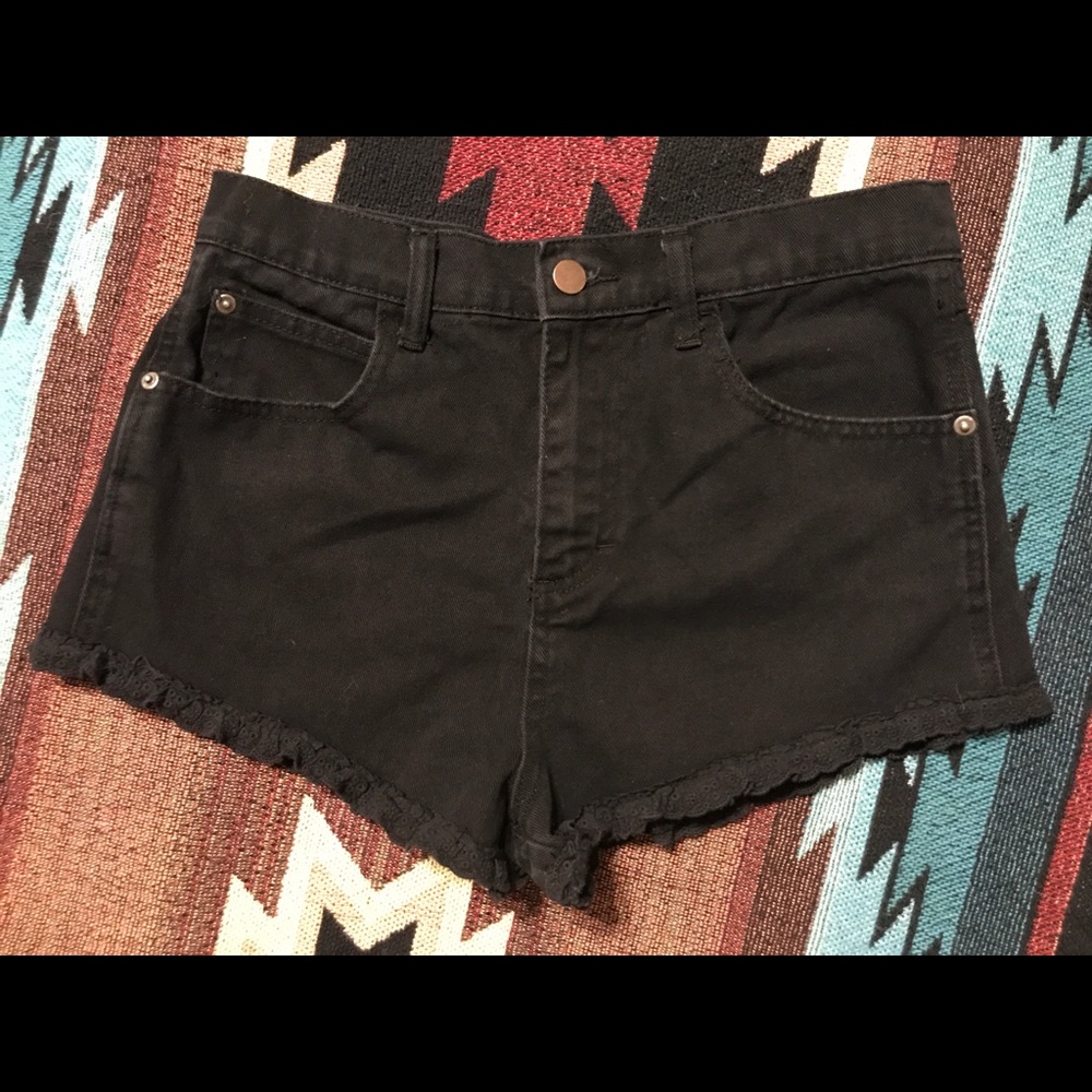 Forever 21 high waisted short shorts w lace trim